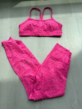 ALO Yoga Highlight Hot Pink Heathered Leggings and Bra Set